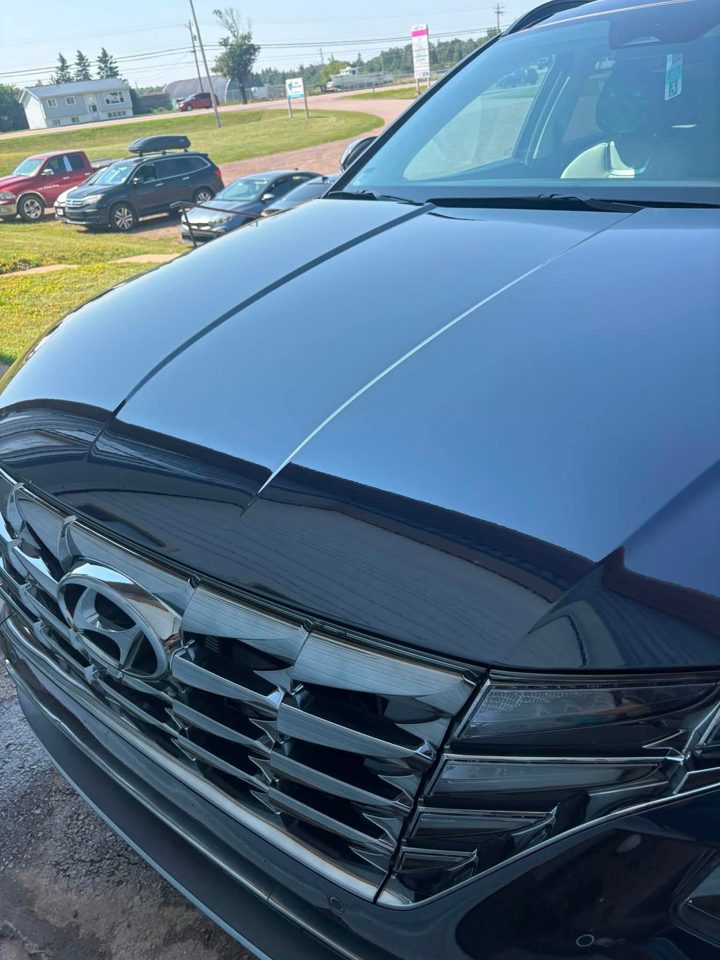 black hyundai tucson hood reflection, detailed by MG Detailing