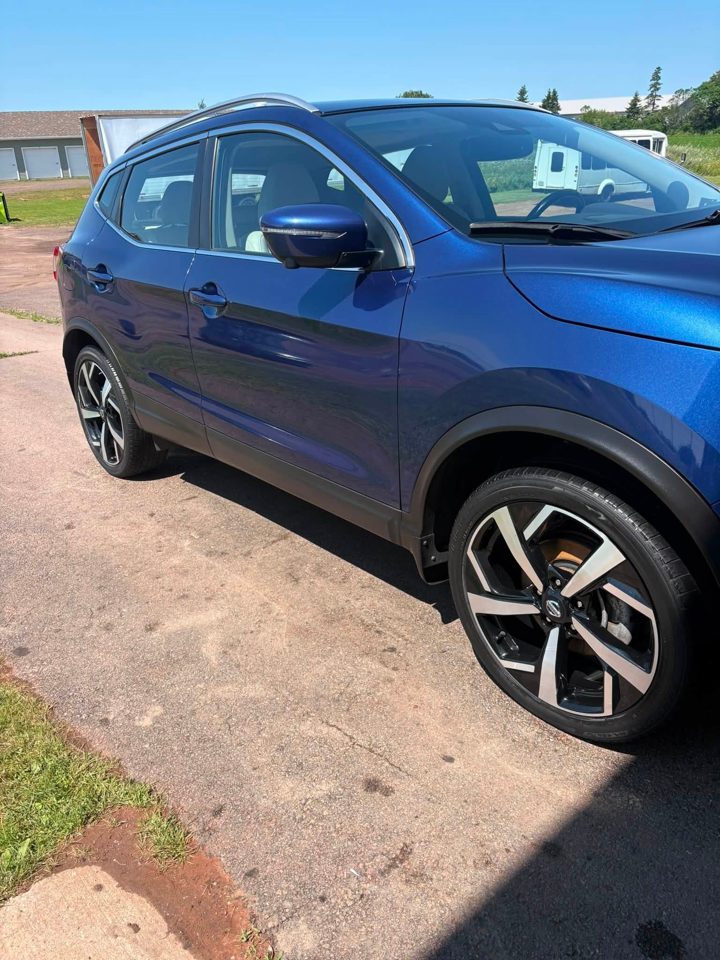 blue nissan qashqai side, detailed by MG Detailing